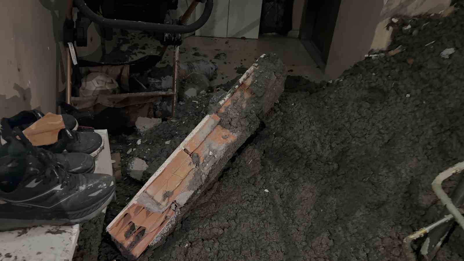 Arnavutköy’de inşaatta beton dökülürken 6 katlı binanın duvarı patladı: Yüzlerce kilo beton bina içerisine doldu 5 arnavutkoyde insaatta beton dokulurken 6 katli binanin duvari patladi yuzlerce kilo beton bina icerisine apvZm4I3