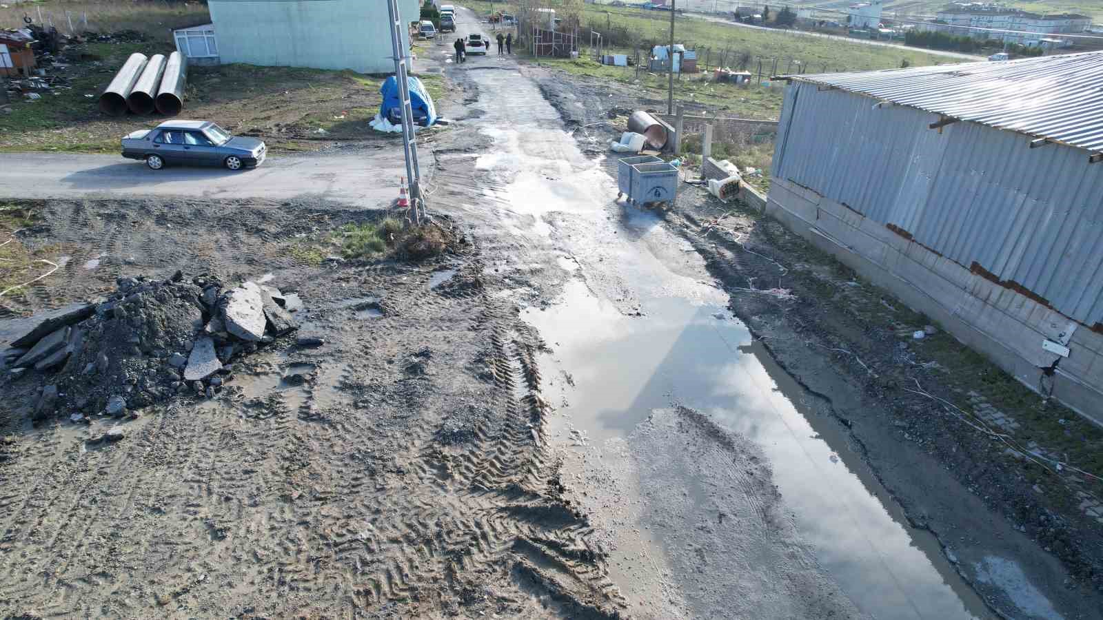 arnavutkoyde iski calismasi yarim kaldi mahalleli cileden cikti 3 lJbHrhUb