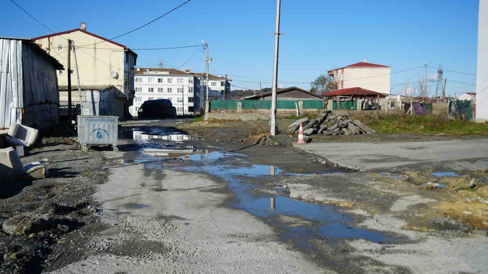 arnavutkoyde iski calismasi yarim kaldi mahalleli cileden cikti 8 aVp47ejp