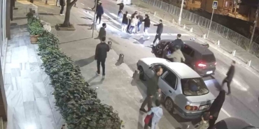 arnavutkoyde-isten-cikarilan-genc-kiz-sinir-krizi-gecirdi-ortalik-karisti-mMgUmfCv.jpg