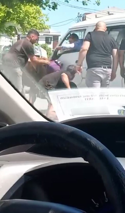 Arnavutköy’de kaçan kurbanlığın ortalığı birbirine kattığı anlar kamerada 6 arnavutkoyde kacan kurbanligin ortaligi birbirine kattigi anlar kamerada 2 MffXhYOA