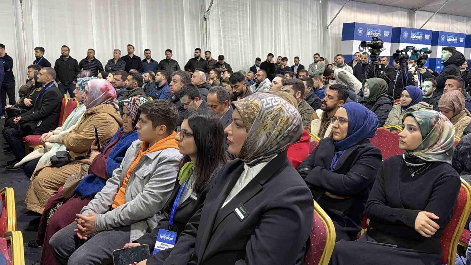 arnavutkoyde kariyer ve istihdam fuari akif 25 kapilarini acti 5 5vOrsjTn