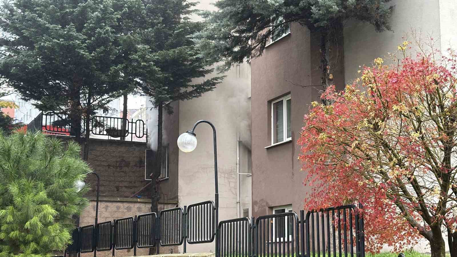 arnavutkoyde kiptas konutlarinda yangin panigi blok bosaltildi 0 9UCVY1OW