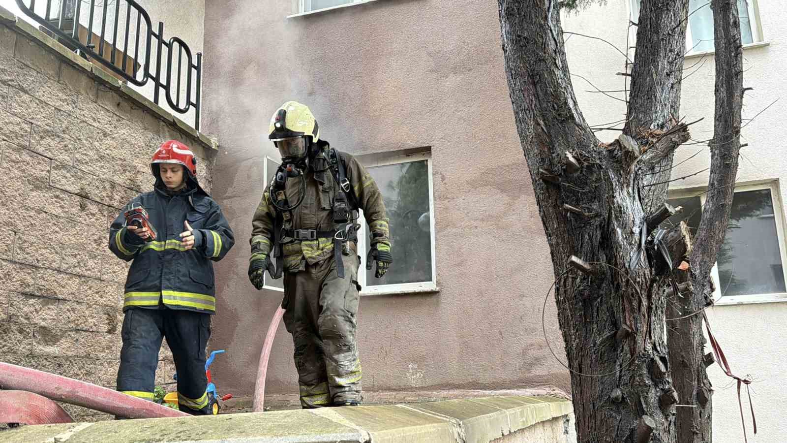 arnavutkoyde kiptas konutlarinda yangin panigi blok bosaltildi 1 RdTbOrdM