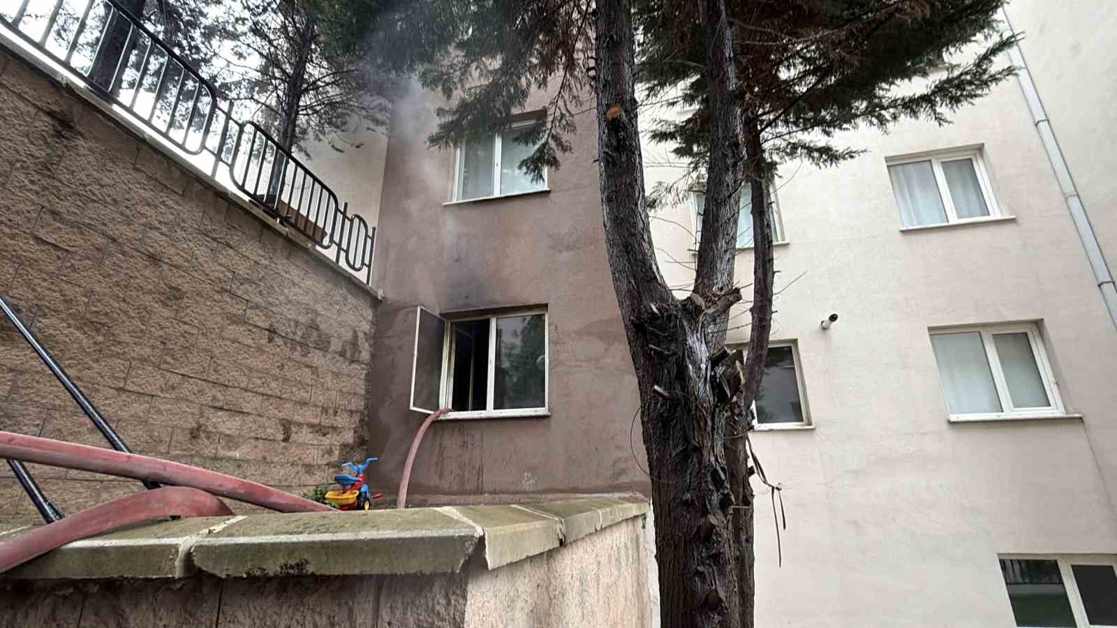 arnavutkoyde kiptas konutlarinda yangin panigi blok bosaltildi 2 vGuKZPsW