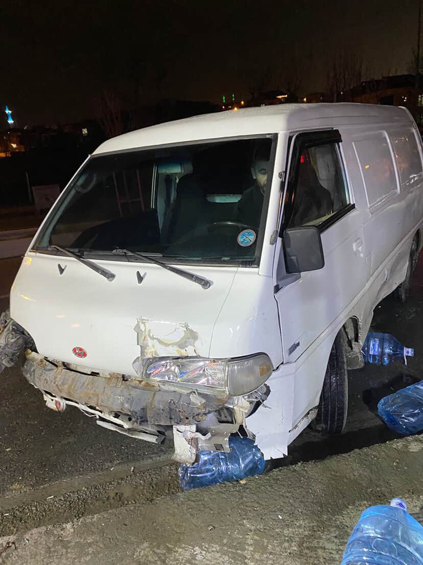 arnavutkoyde kontrolden cikan minibus markete daldi olasi facia ucuz atlatildi 1 3Bth4tjA