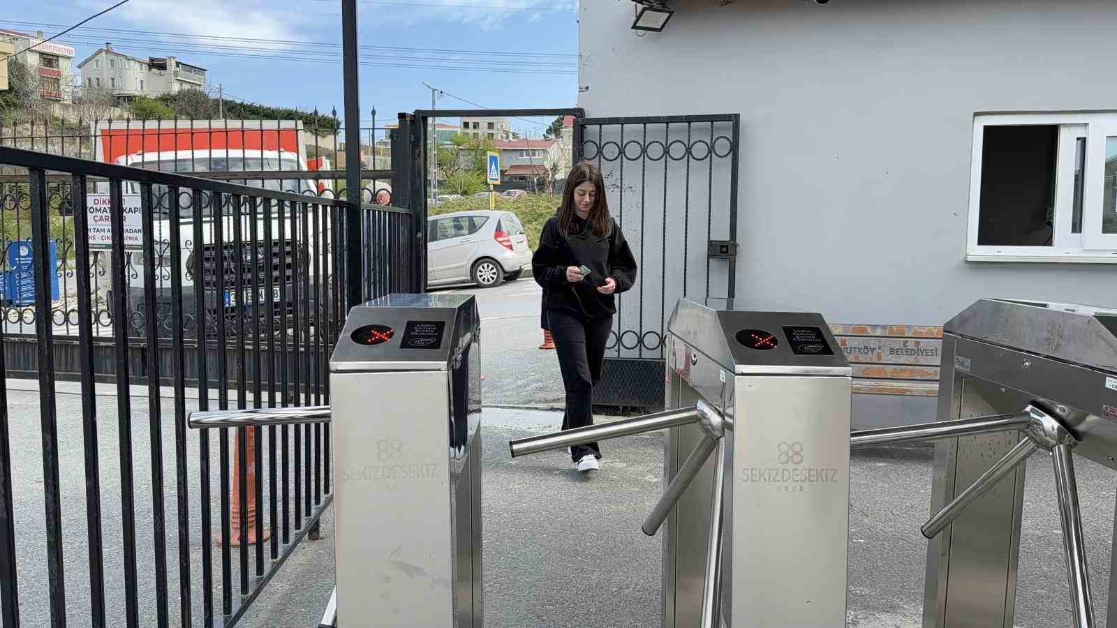 Arnavutköy’de lisede "üst düzey güvenlik" uygulaması: Velilere anlık fotoğraflı bildirim 6 arnavutkoyde lisede ust duzey guvenlik uygulamasi velilere anlik fotografli bildirim 2