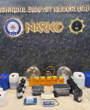 arnavutkoyde-luks-villada-uyusturucu-operasyonu-47-kilo-uyusturucu-maddeye-de-el-konuldu-wsjKGfDn.jpg