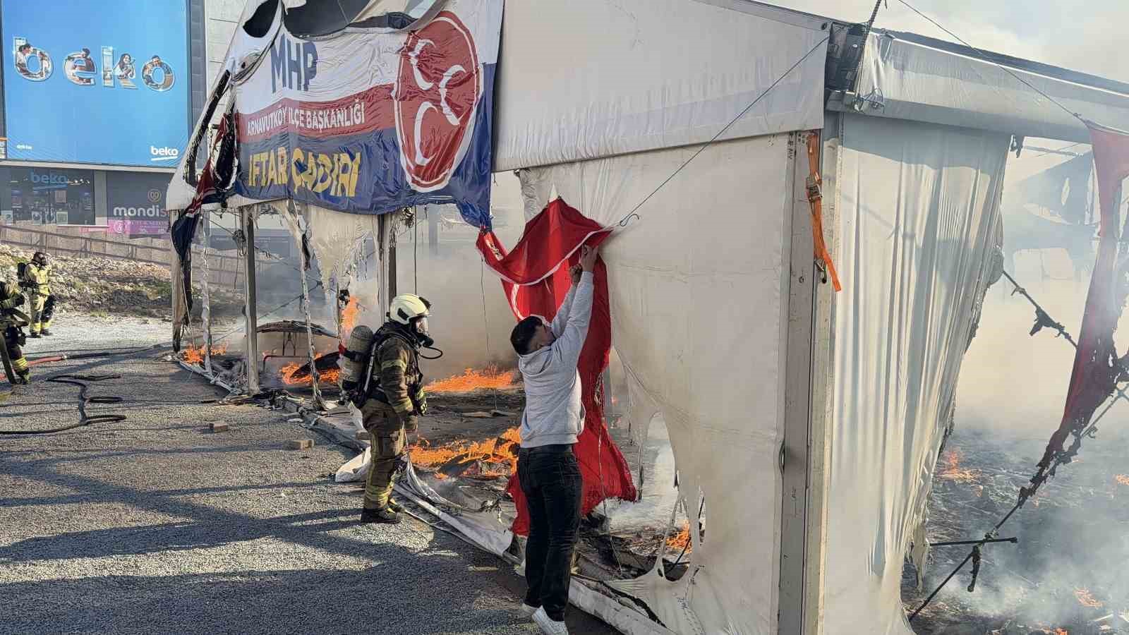 arnavutkoyde mhpnin iftar cadirinda yangin 9