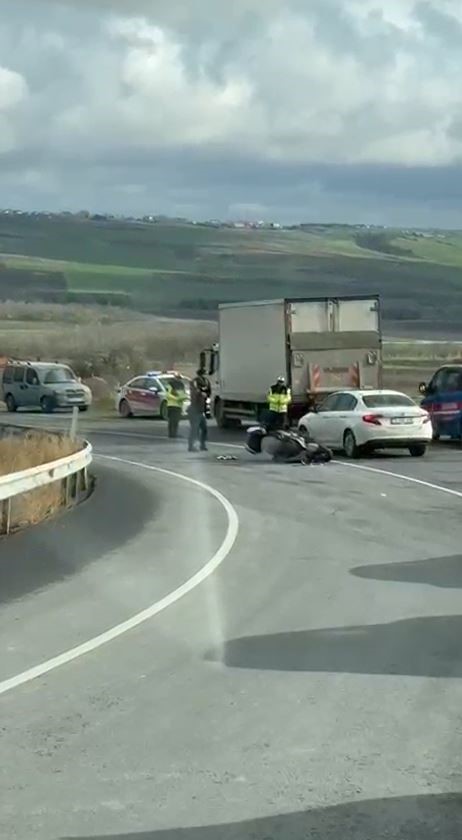 arnavutkoyde motosikletle otomobil carpisti 1 olu 1 m654w1e6