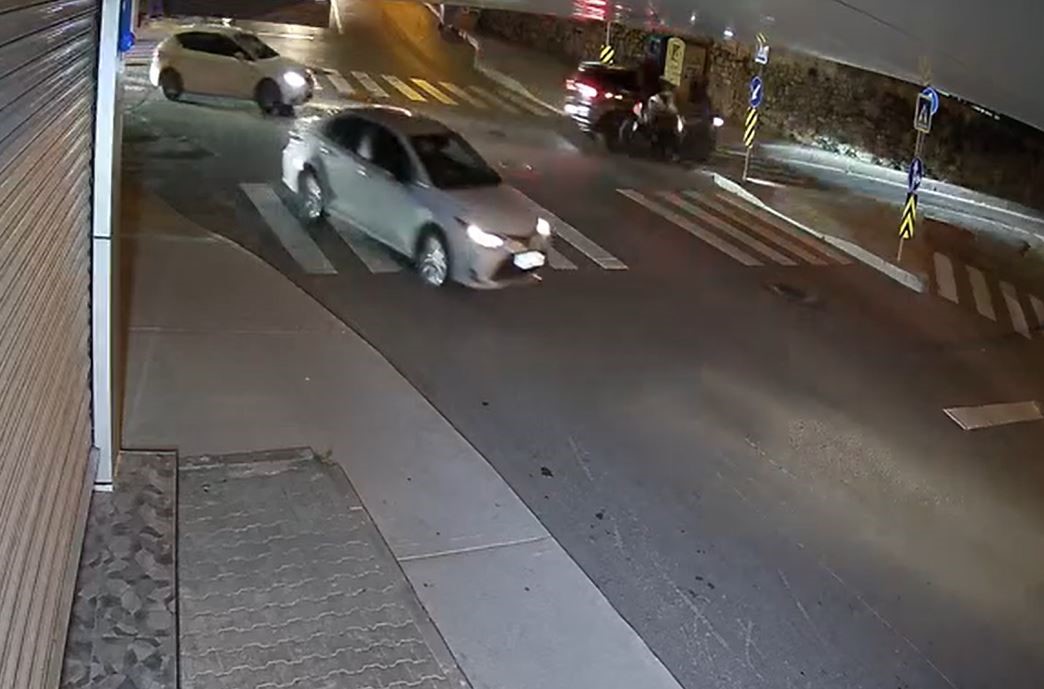 arnavutkoyde motosikletle otomobil carpisti 2 yarali 0 mzTOFVtP