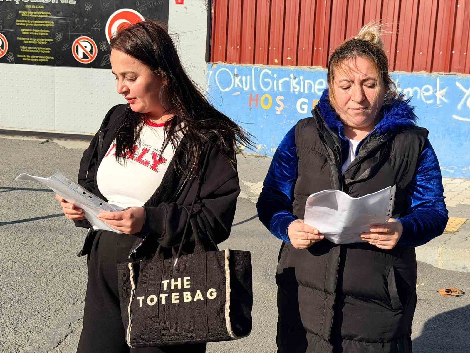 arnavutkoyde okul onunde trafik cilesi buyuyor 0 qFQZ7e6W