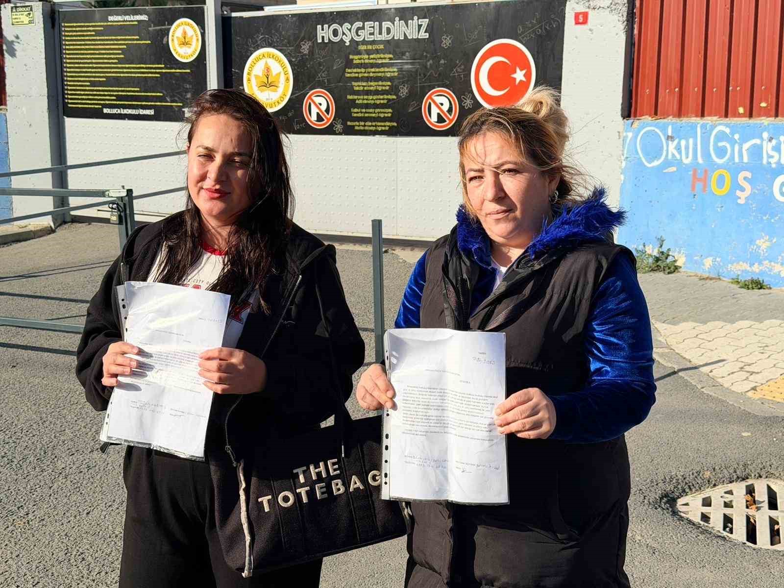 arnavutkoyde okul onunde trafik cilesi buyuyor 1 AydaQT8l