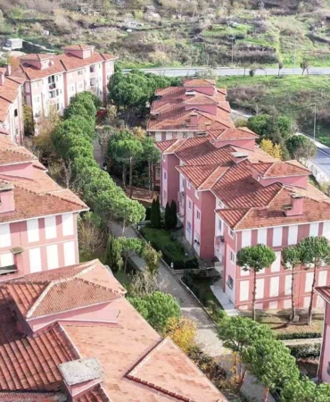 arnavutkoyde-ornek-site-yonetimi-900-tl-aidatla-125-bin-metrekarelik-dev-alani-yonetiyorlar-5CRdEvBc.jpg