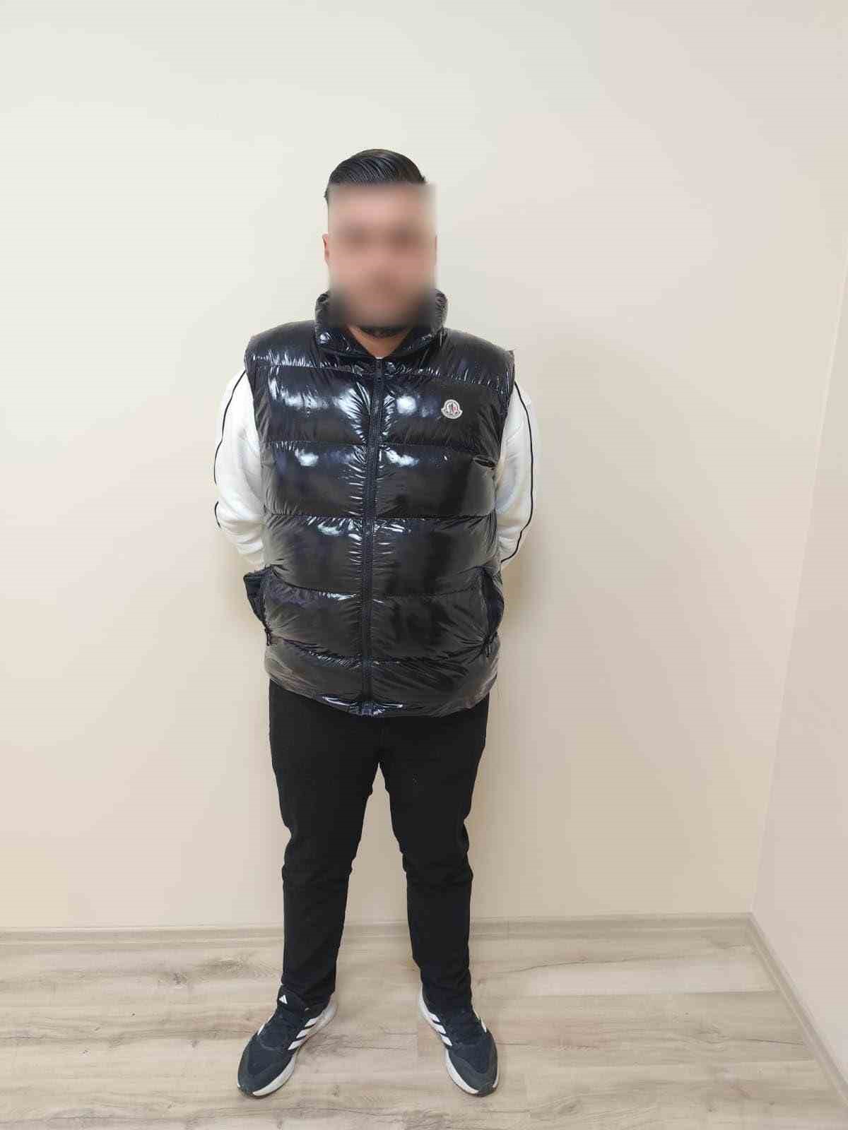 arnavutkoyde polisin suphe uzerine gbt yaptigi kisi araniyor ifadesi cikinca yakayi ele verdi 0 Gl3cef3T