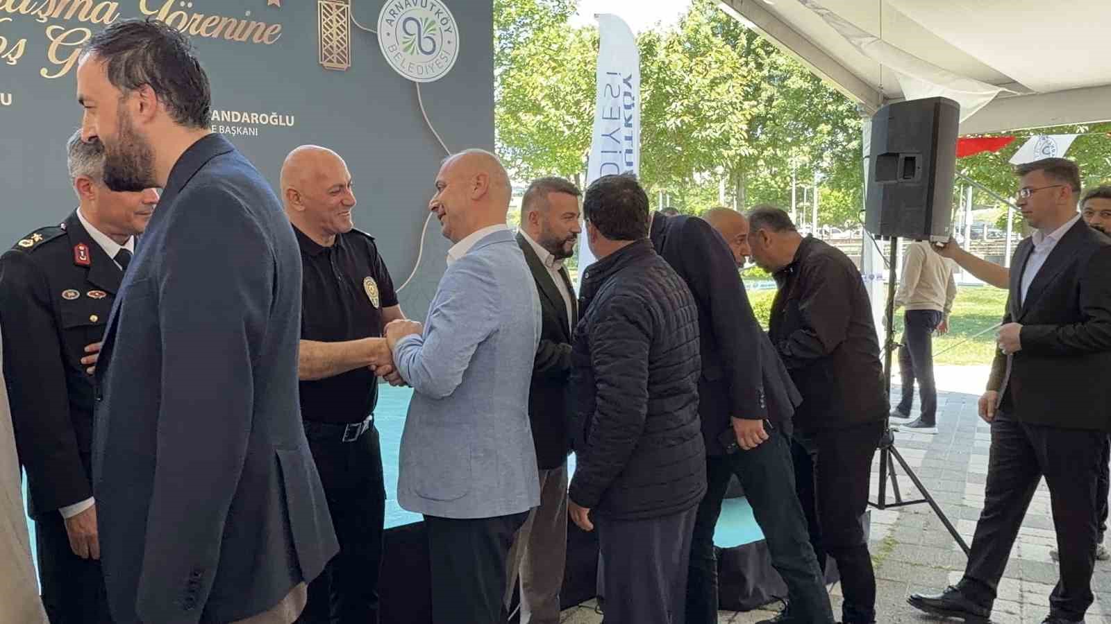 arnavutkoyde protokol ve vatandaslar geleneksel bayramlasma programinda bulustu 0 wrQHcYEJ