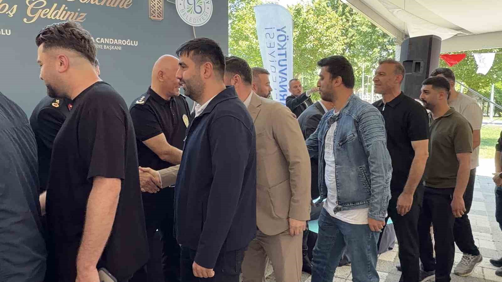 arnavutkoyde protokol ve vatandaslar geleneksel bayramlasma programinda bulustu 2 KGQ49zal