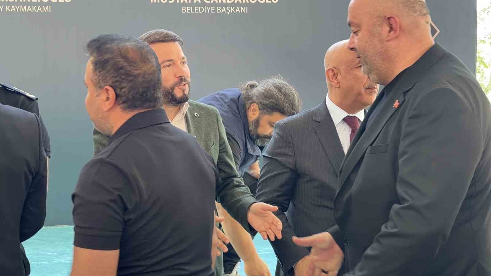 arnavutkoyde protokol ve vatandaslar geleneksel bayramlasma programinda bulustu 3