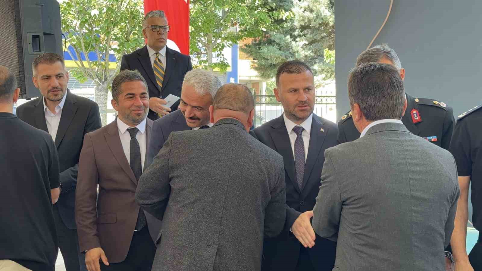 arnavutkoyde protokol ve vatandaslar geleneksel bayramlasma programinda bulustu 4 JvkCznNa