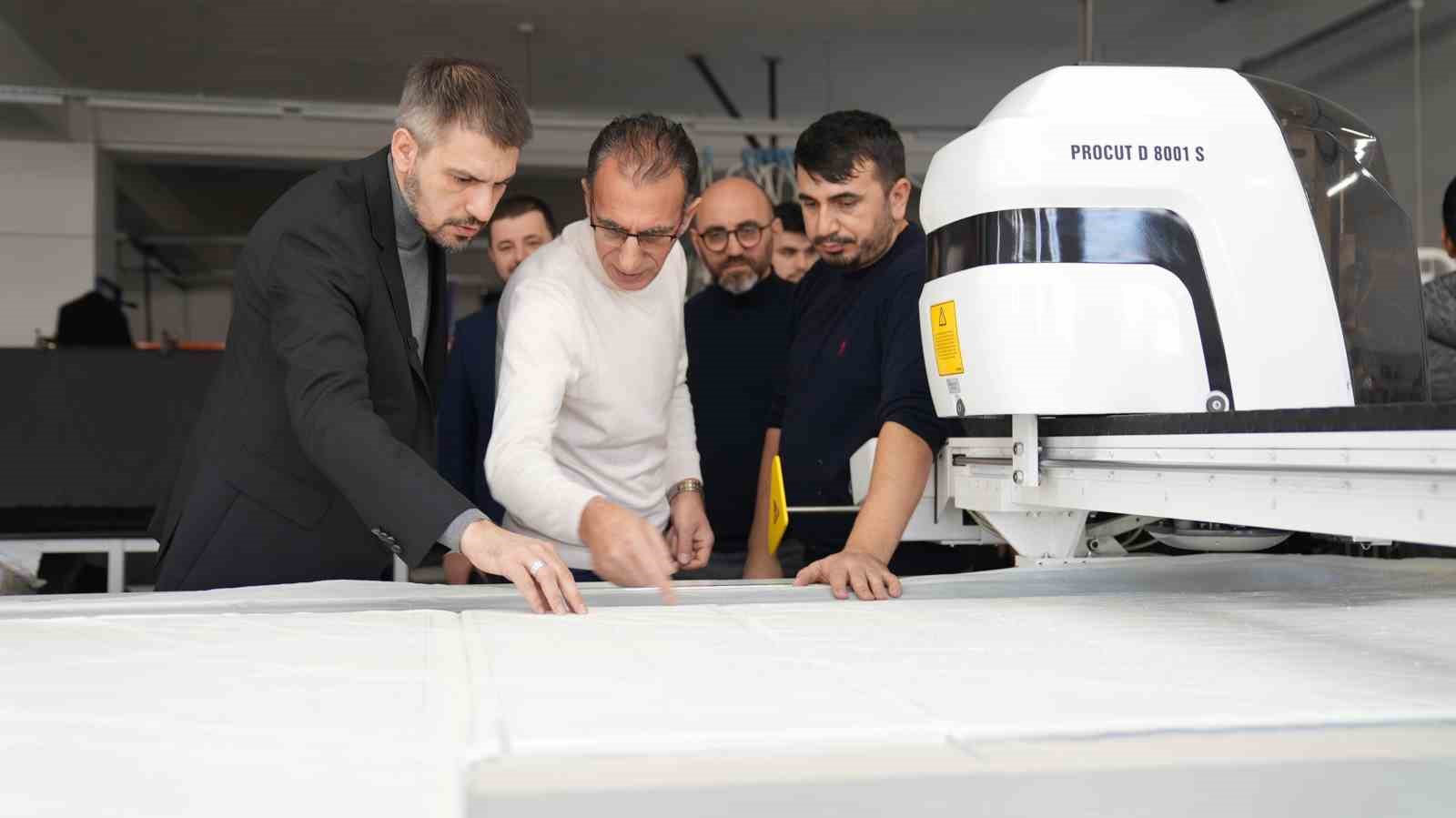 arnavutkoyde radyocular atolyede uretimin kalbine kulak verdi 0 tYASAVQD