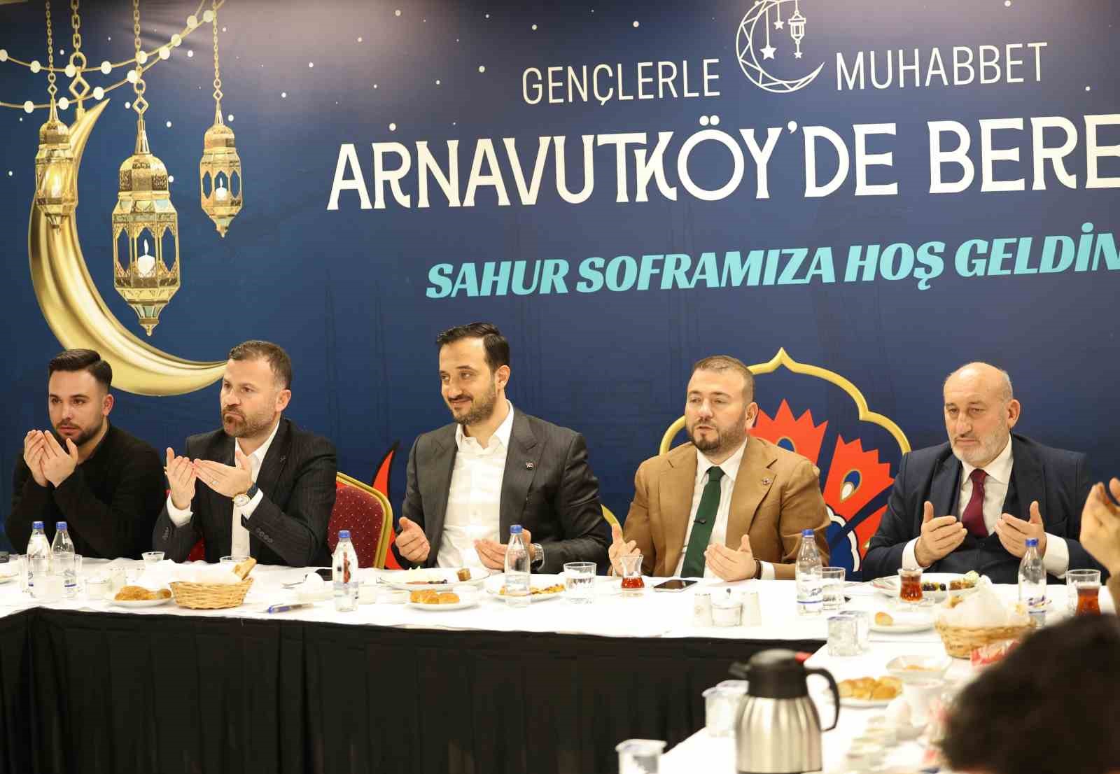 arnavutkoyde ramazan coskusuna ak parti istanbul il baskani abdullah ozdemir eslik etti 4 LC8iH42U