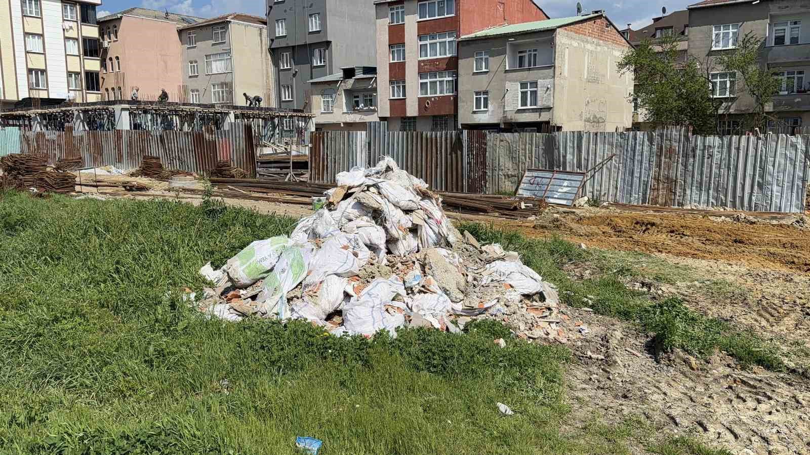 arnavutkoyde santiyeye kacak moloz dokumu 2 Lv8ZpZuL