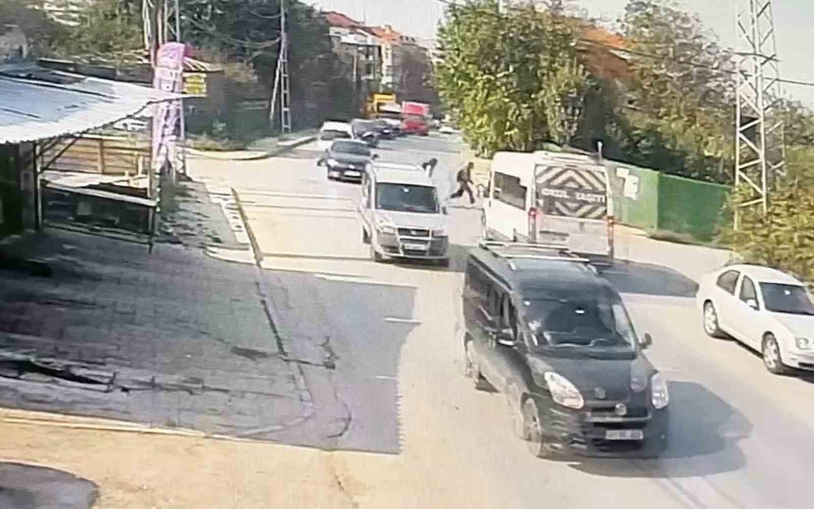 arnavutkoyde servis minibusunun carptigi cocuk yaralandi 0 9w58SnPh