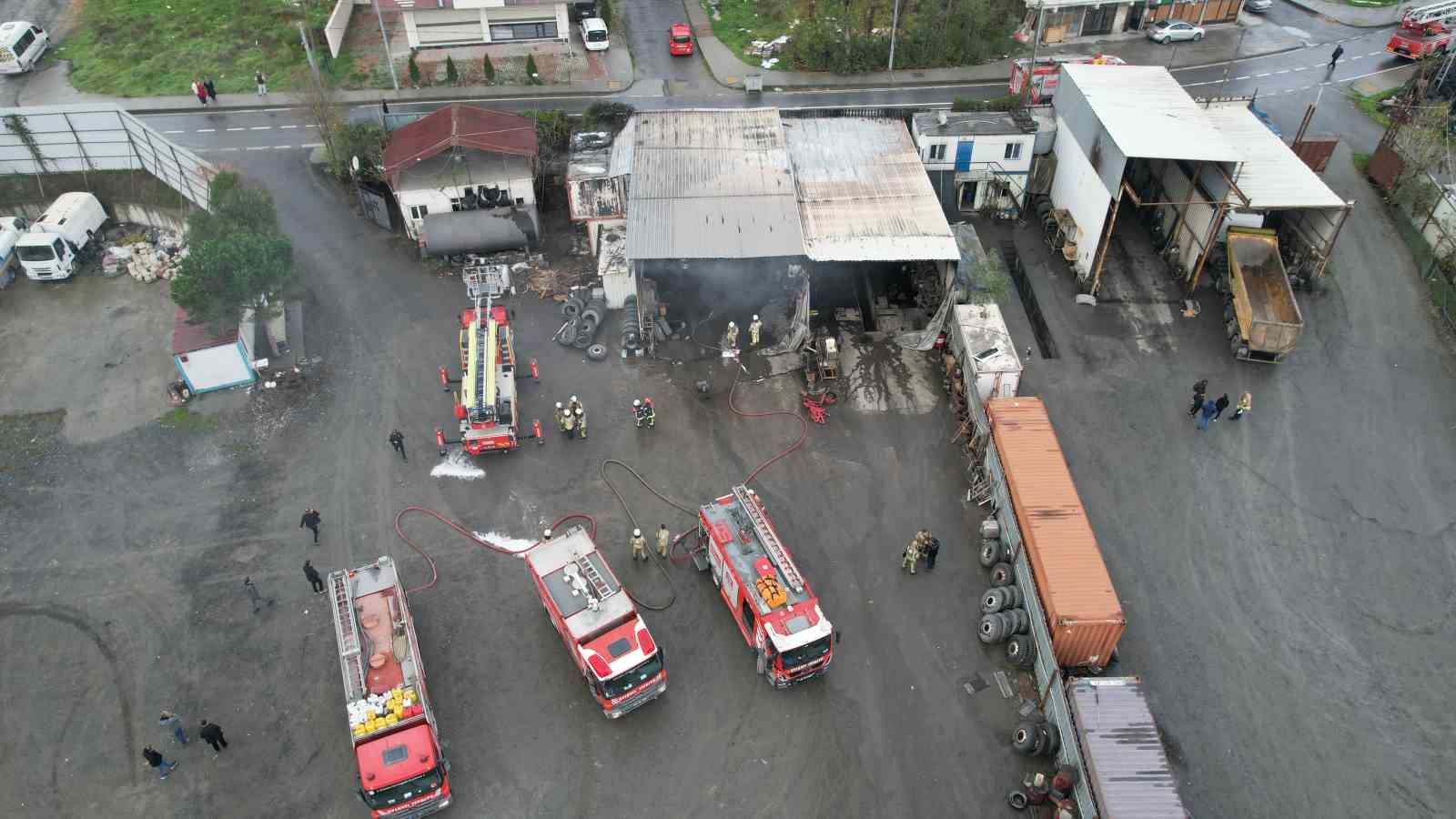 arnavutkoyde tir tamirhanesinde korkutan yangin 0 59SXenYi