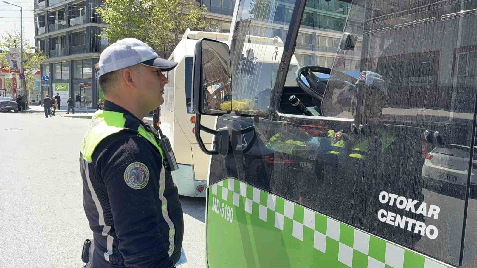 Arnavutköy’de Trafik Haftası’nda anlamlı uygulama: Ceza değil bilinçlendirme yapıldı 5 arnavutkoyde trafik haftasinda anlamli uygulama ceza degil bilinclendirme yapildi 1 uIuTa8KL