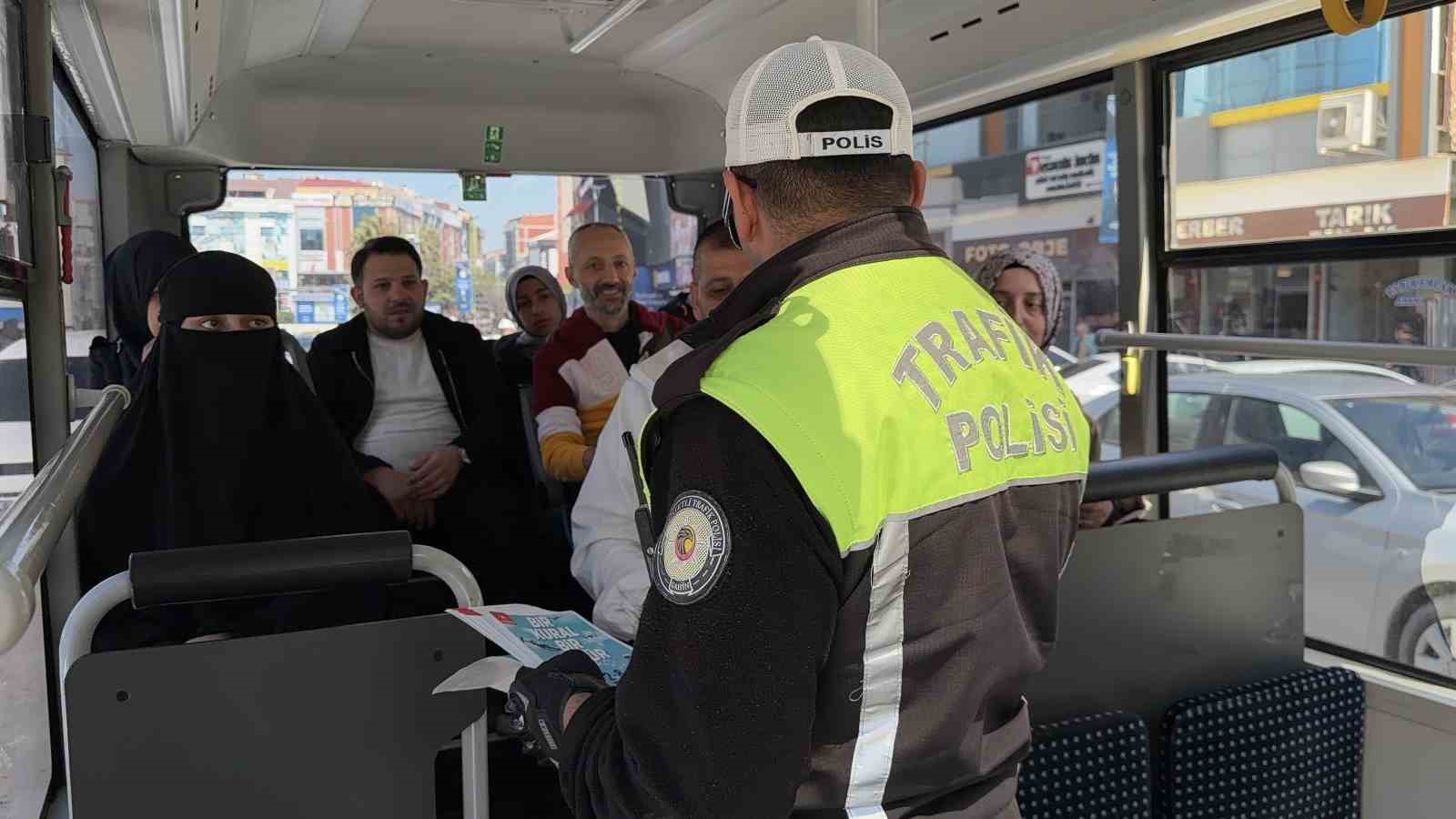 Arnavutköy’de Trafik Haftası’nda anlamlı uygulama: Ceza değil bilinçlendirme yapıldı 6 arnavutkoyde trafik haftasinda anlamli uygulama ceza degil bilinclendirme yapildi 2 MUtNHI26