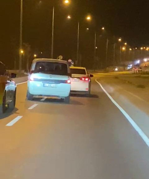 arnavutkoyde trafikte tehlikeli anlar goruntulendi 1 e4s5OzYs