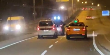 arnavutkoyde-trafikte-tehlikeli-anlar-goruntulendi-nGALGLQQ.jpg