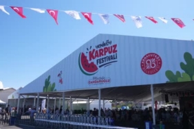 arnavutkoyde-yenikoy-karpuz-festivali-yogun-katilimla-gerceklestirildi-l38cLsBm.jpg