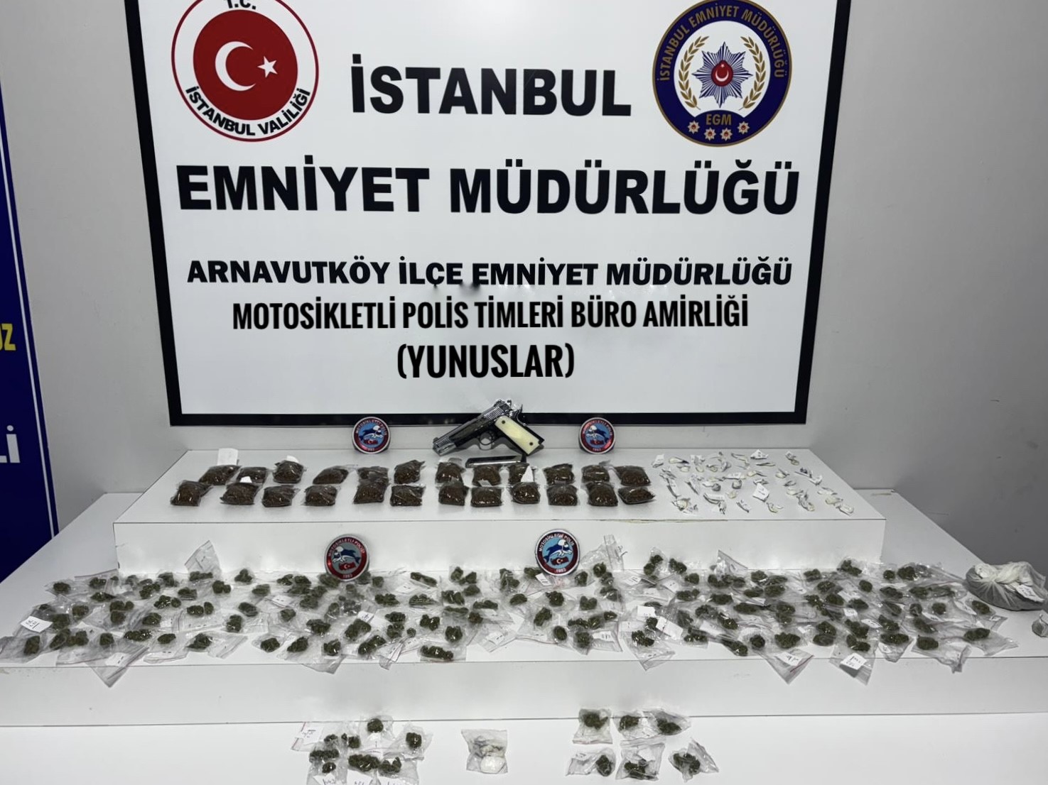 arnavutkoyde yunus polislerinden dikkat ceken operasyon anahtardan calinti motosiklet cikti 1 Zgk6HUA9