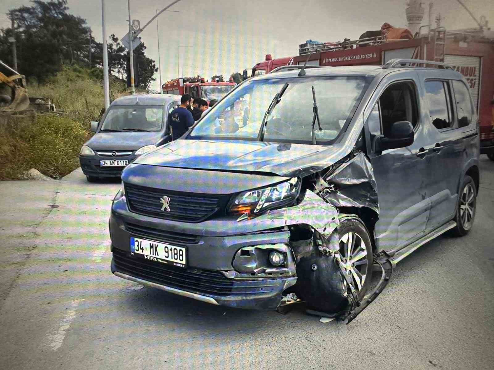 arnavutkoyde zincirleme kaza 5 yarali 3 Ikv5m6lM