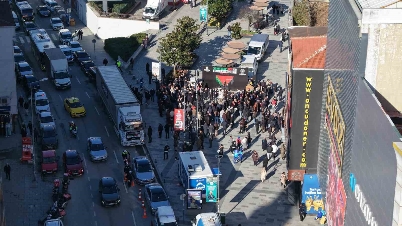 arnavutkoyden gazzeye yardim tiri dualarla ugurlandi 1 2TdgJs9T