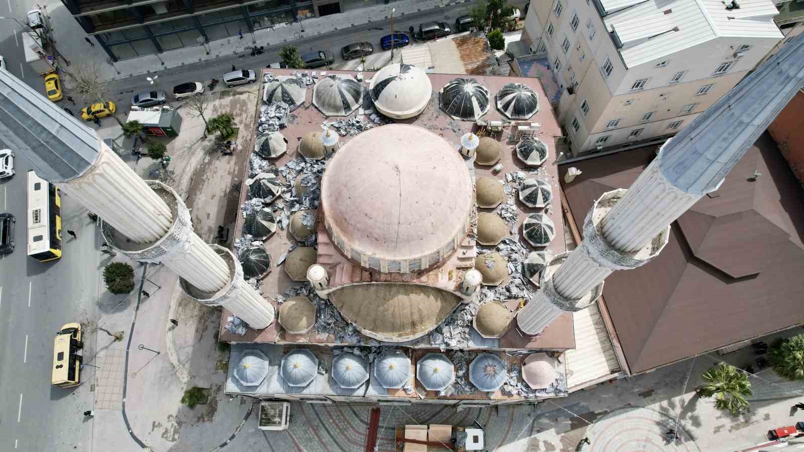 arnavutkoyun simgesi 46 yillik merkez camii yikiliyor 0 BYbsvUT1