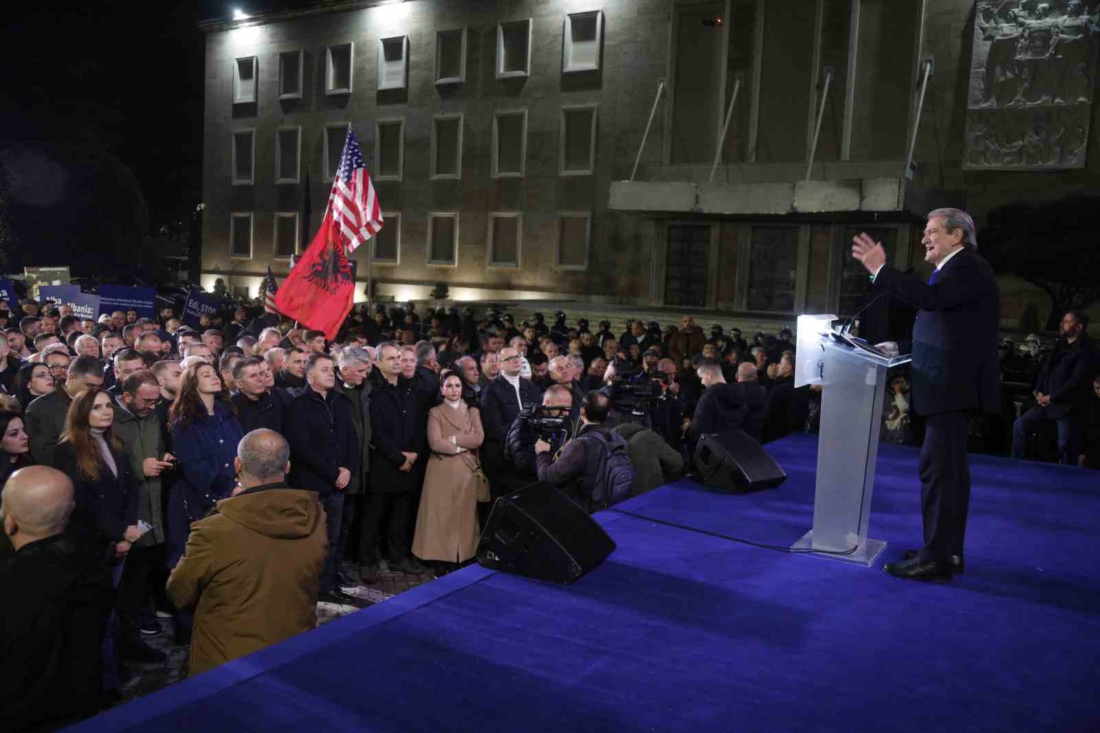 arnavutlukta hukumet karsiti protestocular ile polis arasinda catisma 1 twY2Oj4H