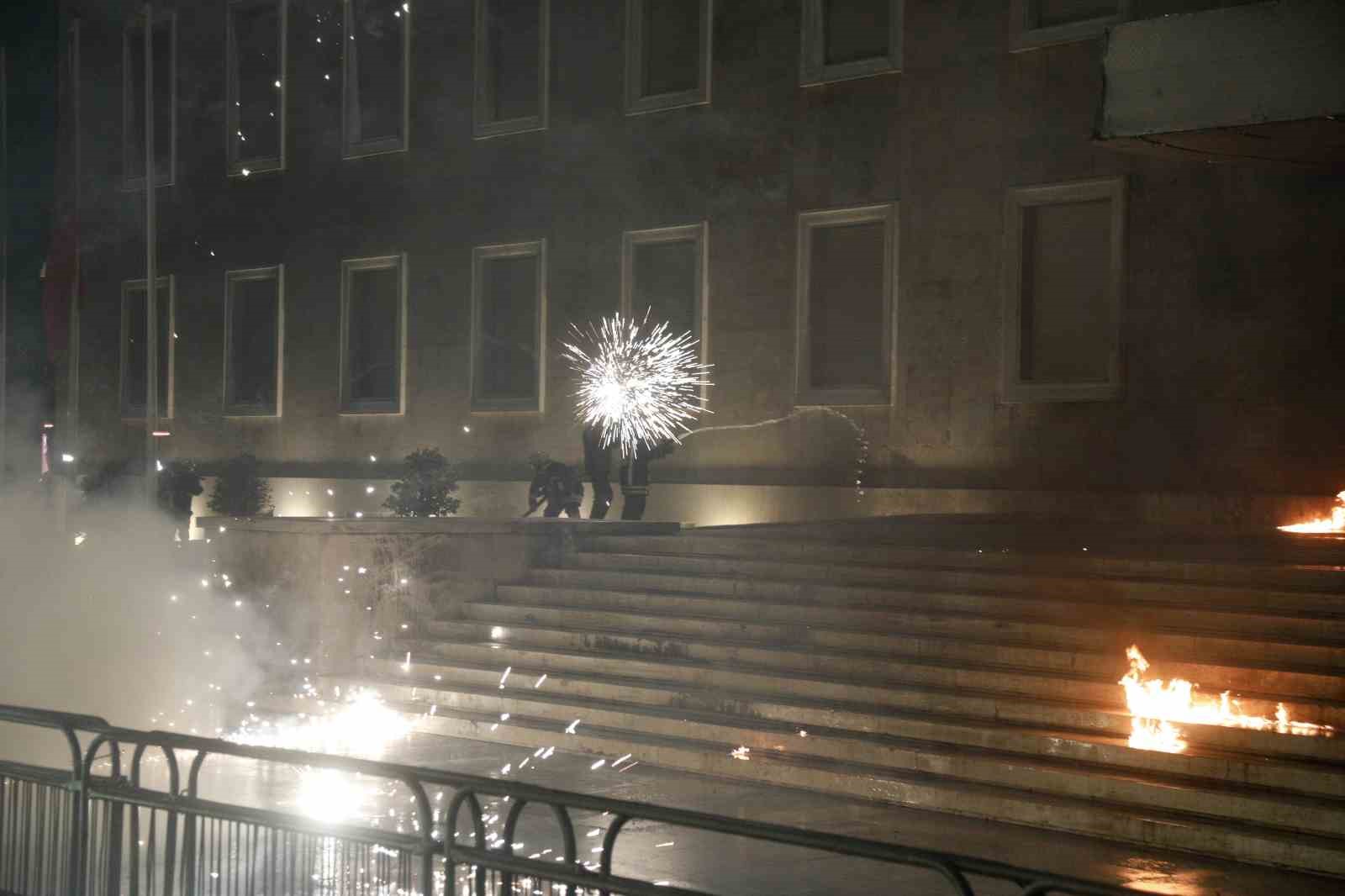 arnavutlukta hukumet karsiti protestocular ile polis arasinda catisma 14 1Kk1kb7F