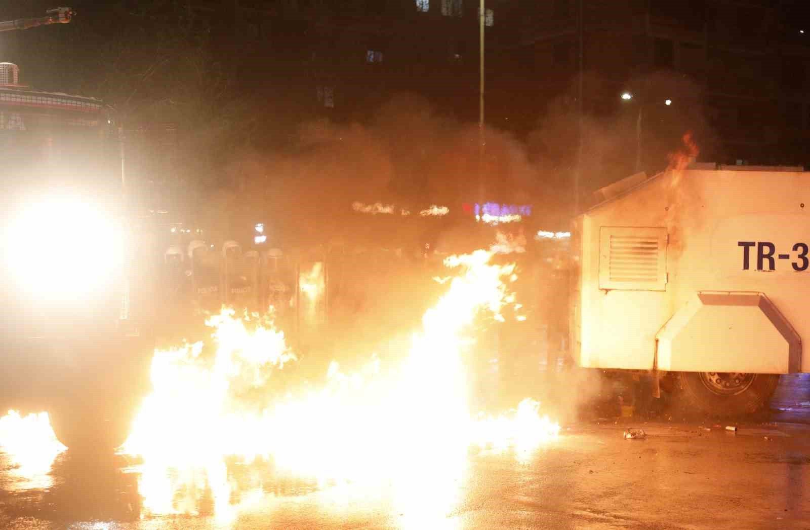 arnavutlukta hukumet karsiti protestocular ile polis arasinda catisma 16 GJUPiWmB