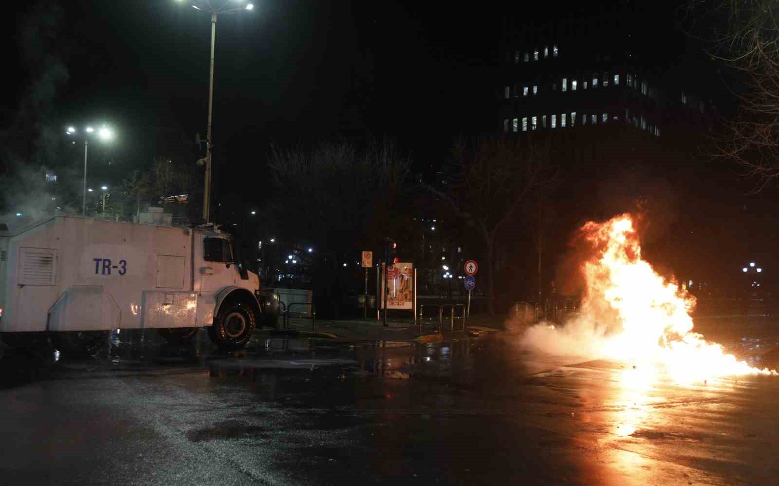 arnavutlukta hukumet karsiti protestocular ile polis arasinda catisma 18 L6fBskOM