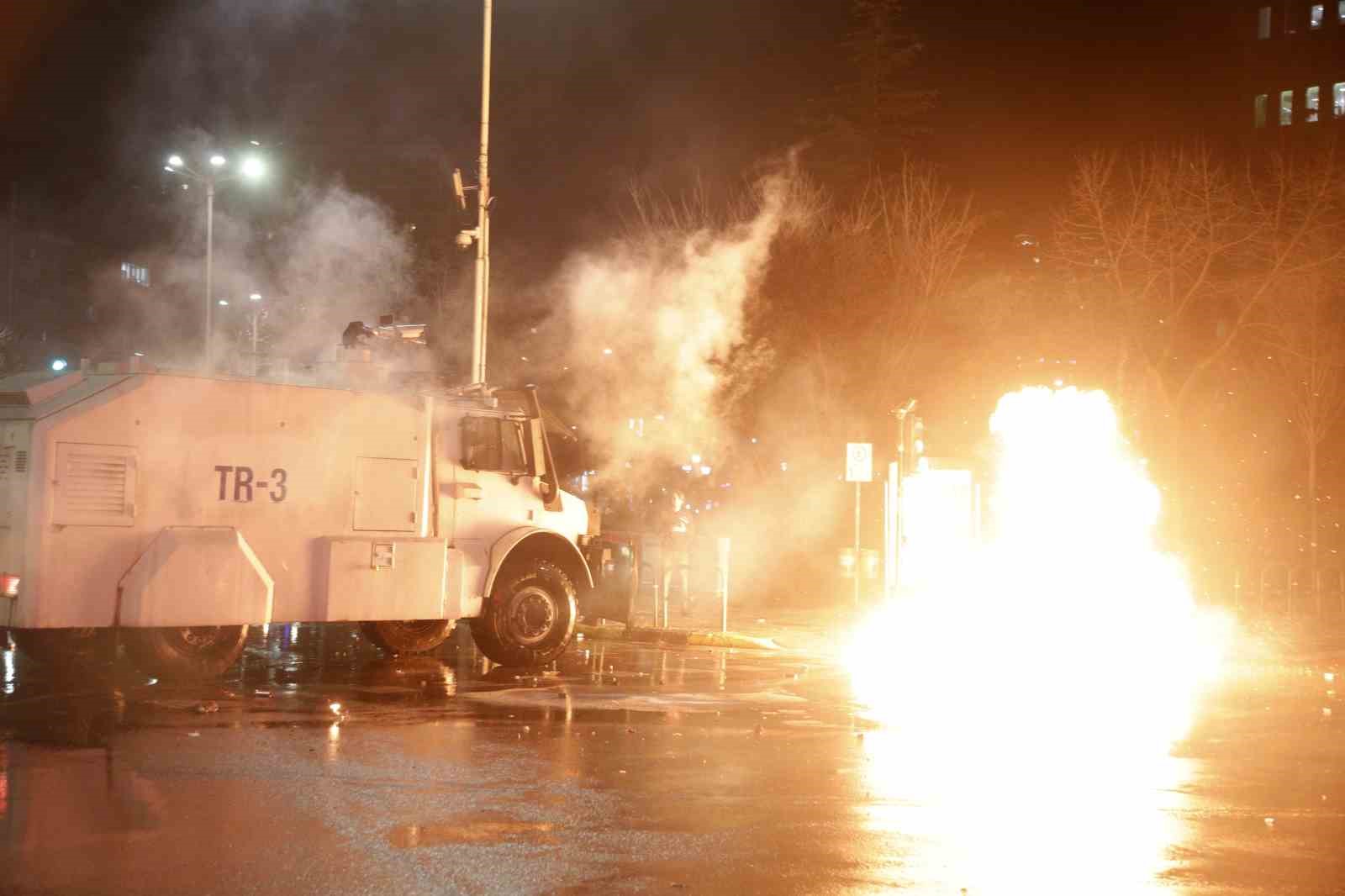 arnavutlukta hukumet karsiti protestocular ile polis arasinda catisma 19 e6KMFm9s