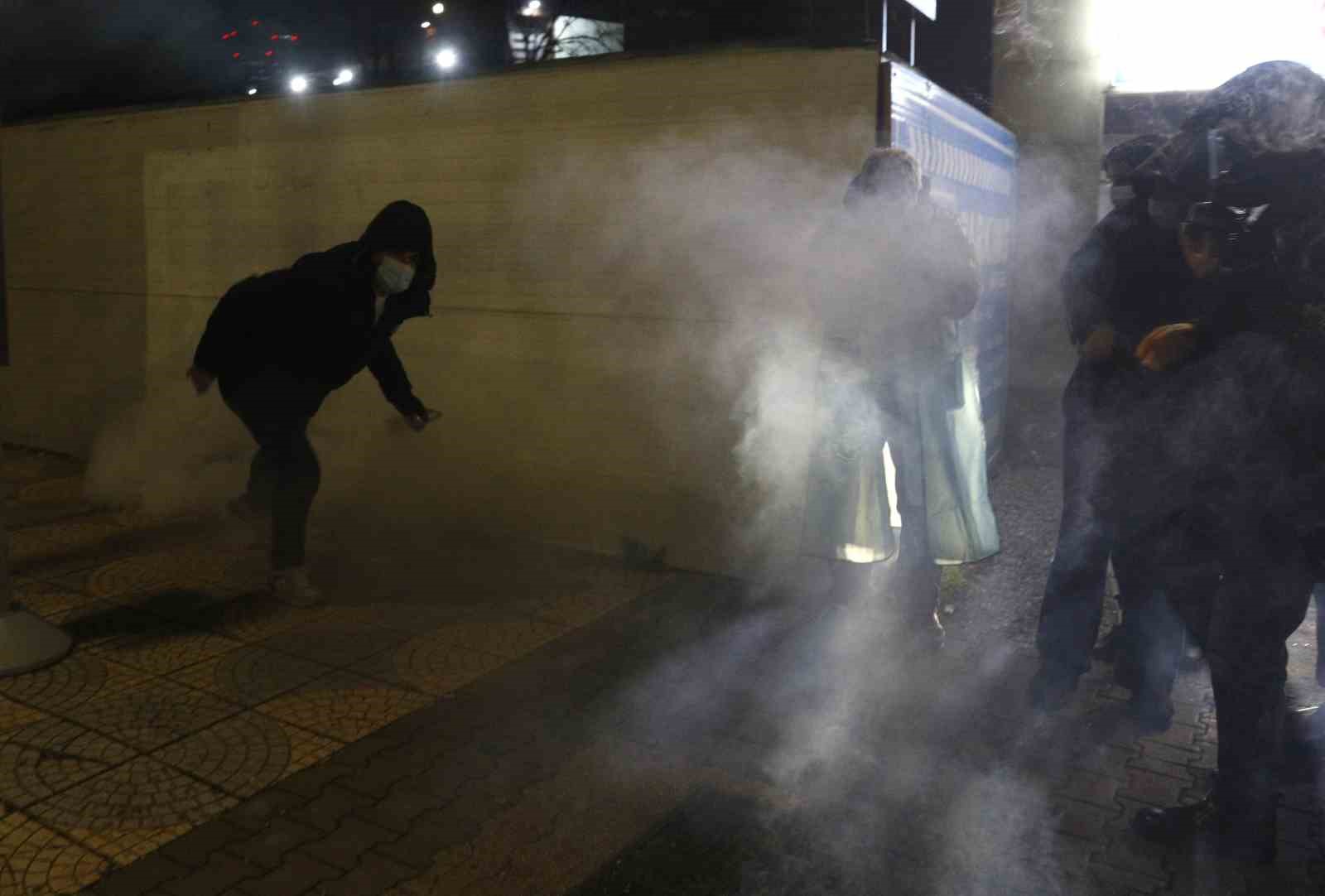 arnavutlukta hukumet karsiti protestocular ile polis arasinda catisma 24 HT9e19rU