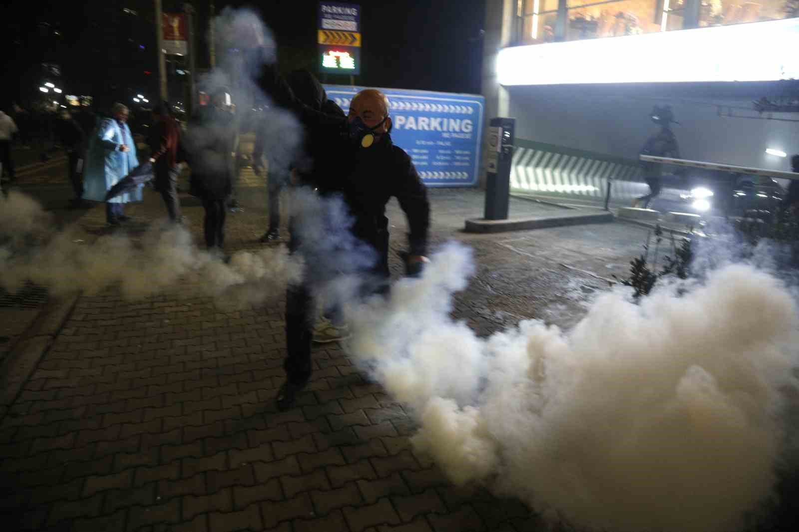 arnavutlukta hukumet karsiti protestocular ile polis arasinda catisma 25 AlKIaLJZ
