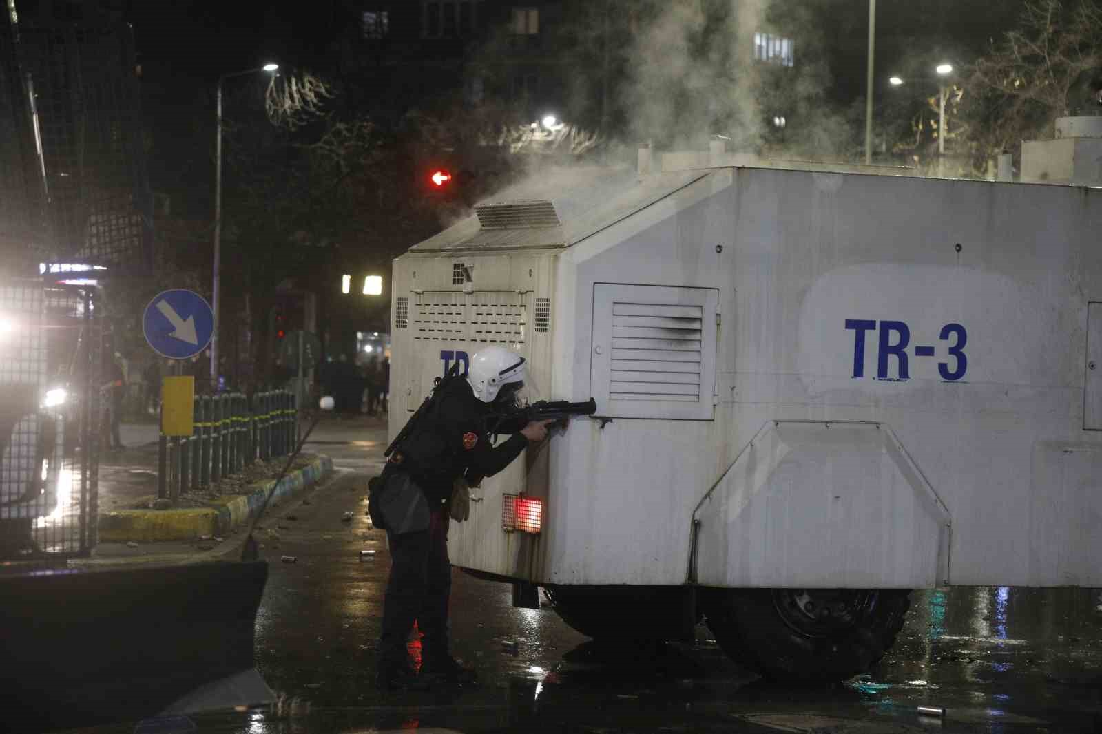 arnavutlukta hukumet karsiti protestocular ile polis arasinda catisma 28 Q9CwB34e