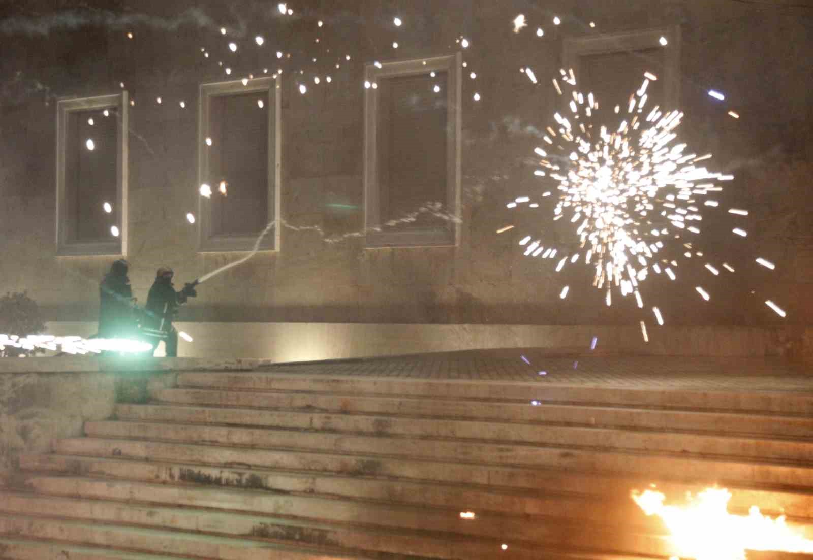 arnavutlukta hukumet karsiti protestocular ile polis arasinda catisma 9 hbY8wSvH