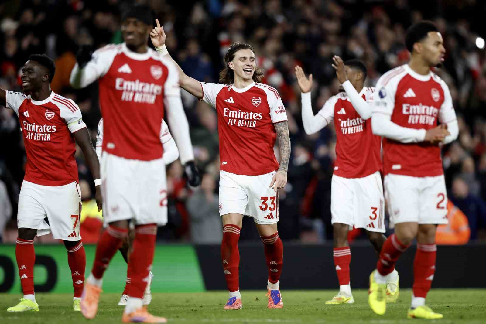 arsenal derbide tottenhami 4 1 ile gecti 2 MBXaFGEk