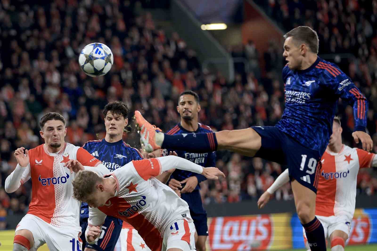 arsenal sampiyonlar liginde 4te 4 yapti 0 yFmLqE6I