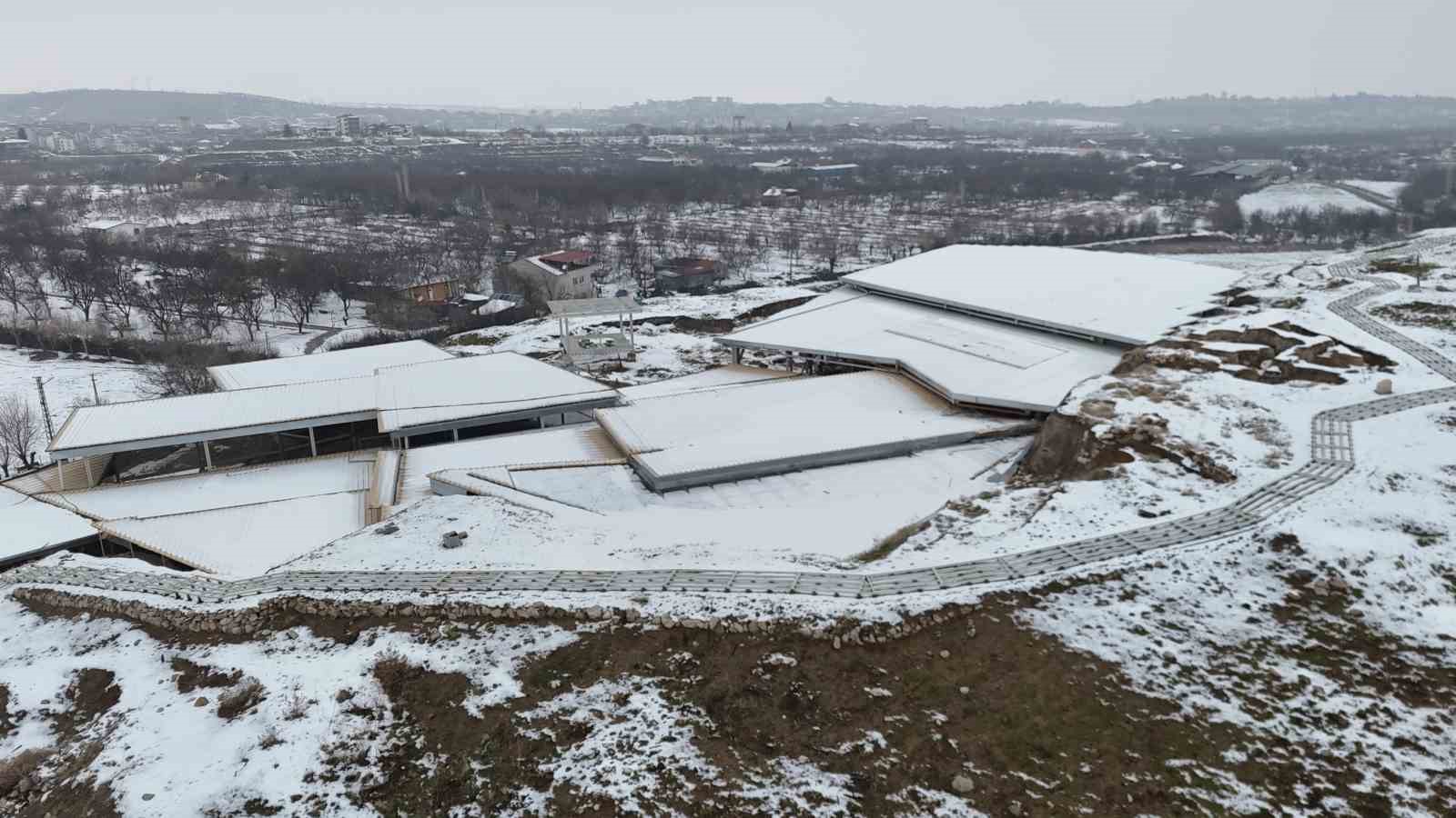 Arslantepe Höyüğü karla kaplı haliyle havadan görüntülendi 6 arslantepe hoyugu karla kapli haliyle havadan goruntulendi 2 VANgWJO6