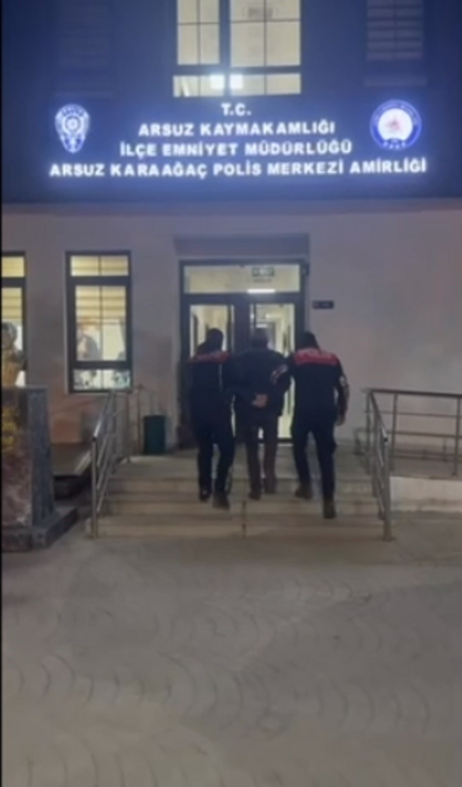 arsuz ve dortyolda hapis cezasi bulunan 2 kisi tutuklandi 1 c2hv8A8w